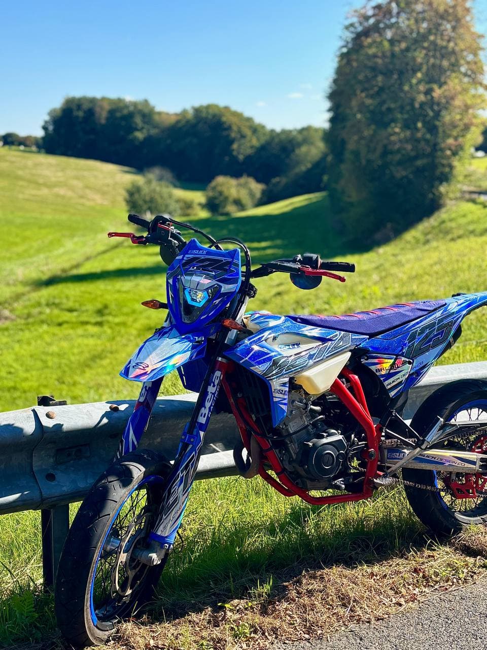 SickMotos-tuned Beta RR 125 on the Croatian coastline